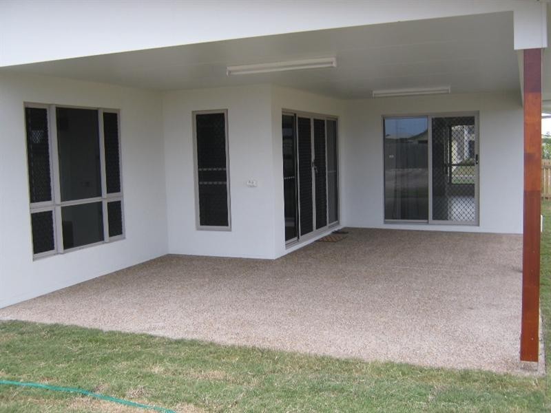 8 Avalon Street, Burnett Heads QLD 4670