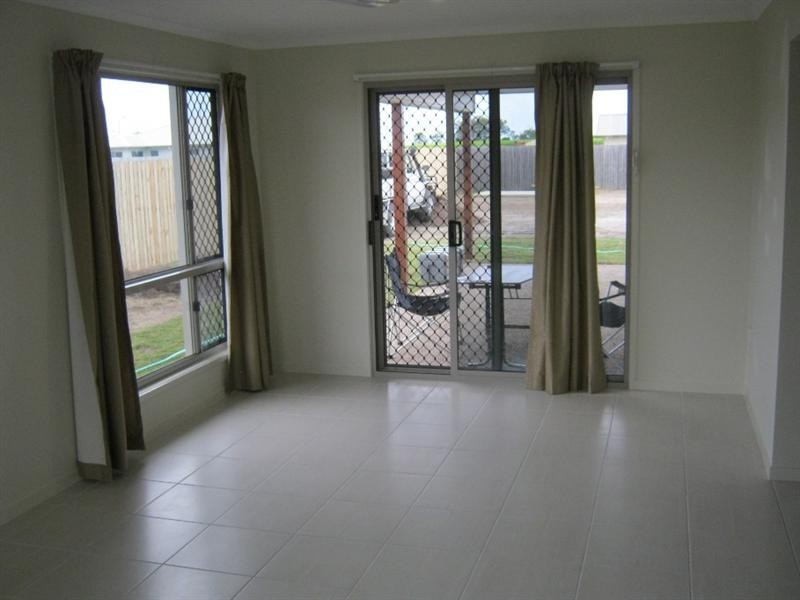 8 Avalon Street, Burnett Heads QLD 4670