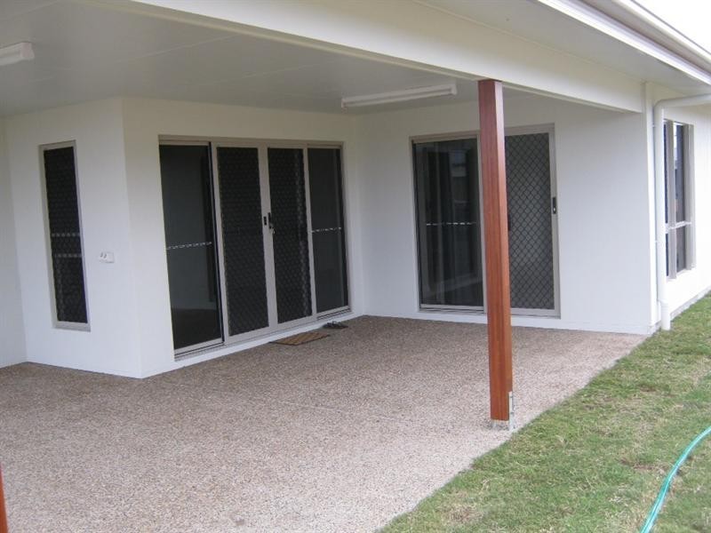 8 Avalon Street, Burnett Heads QLD 4670