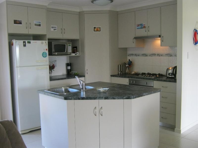 6 Bisdee Street, Coral Cove QLD 4670