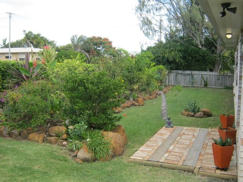 6 Bisdee Street, Coral Cove QLD 4670