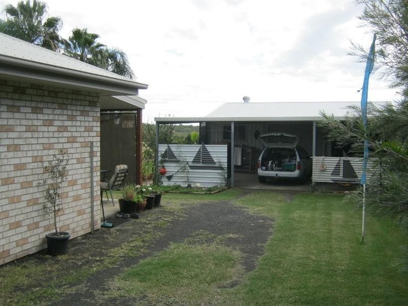 6 Bisdee Street, Coral Cove QLD 4670