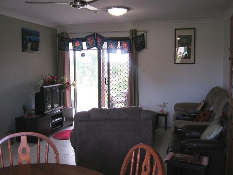 6 Bisdee Street, Coral Cove QLD 4670