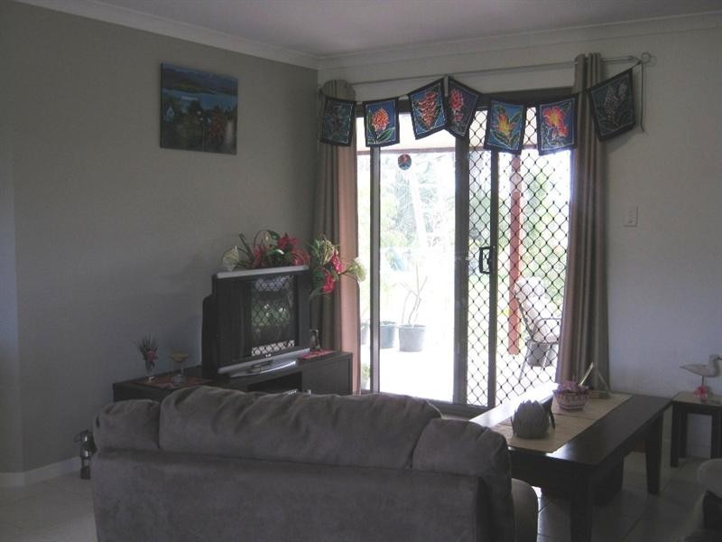 6 Bisdee Street, Coral Cove QLD 4670