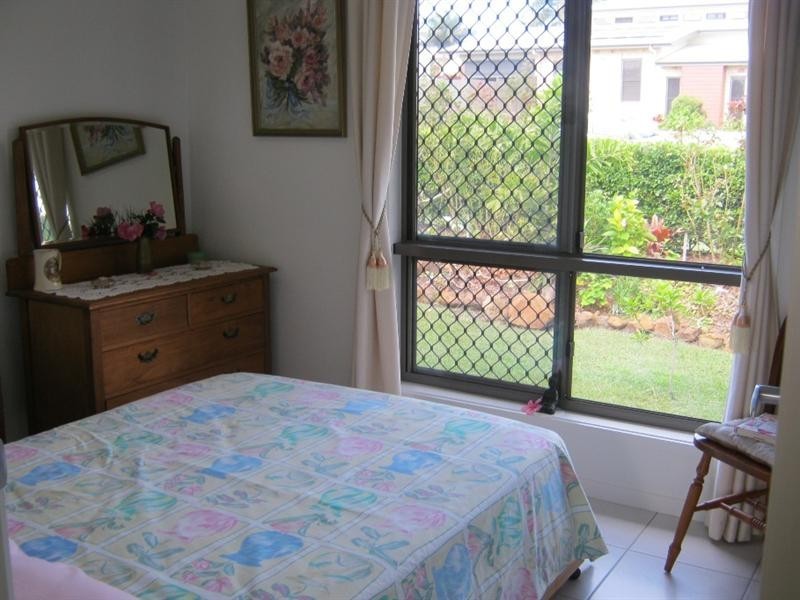 6 Bisdee Street, Coral Cove QLD 4670