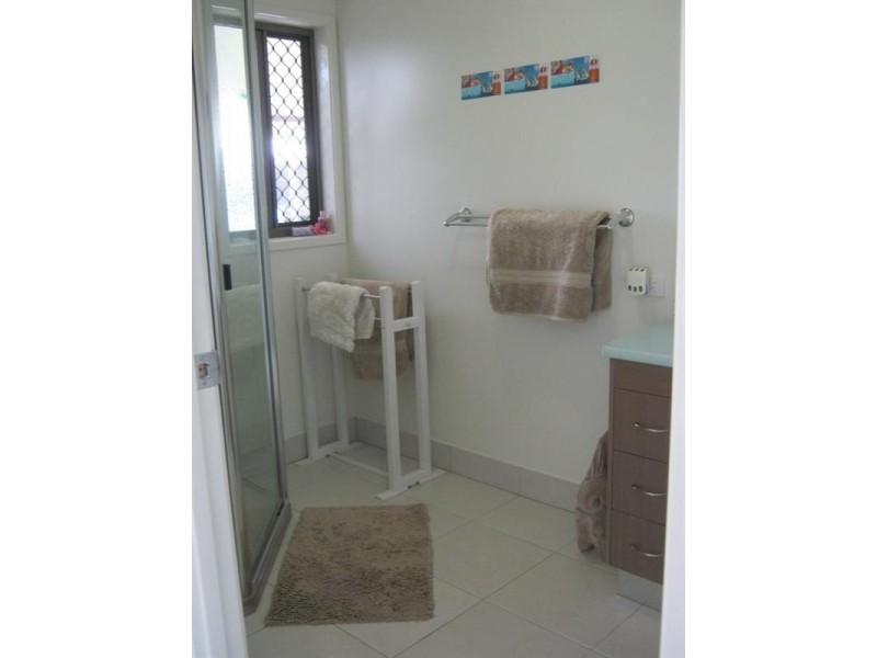 6 Bisdee Street, Coral Cove QLD 4670