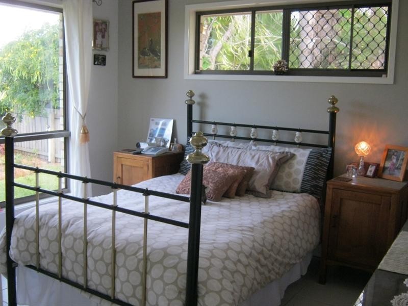 6 Bisdee Street, Coral Cove QLD 4670