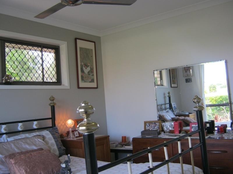 6 Bisdee Street, Coral Cove QLD 4670