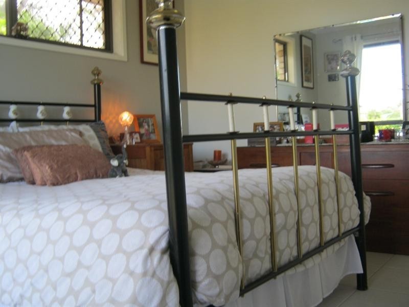 6 Bisdee Street, Coral Cove QLD 4670