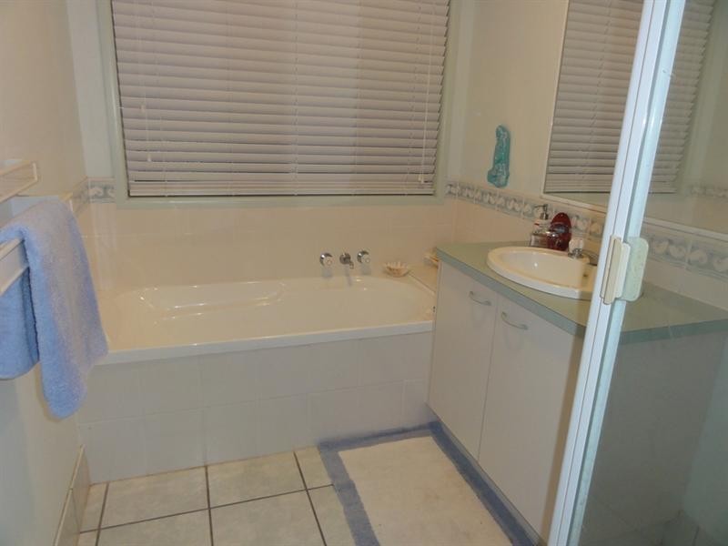 9 Cossart Crescent, Bargara QLD 4670