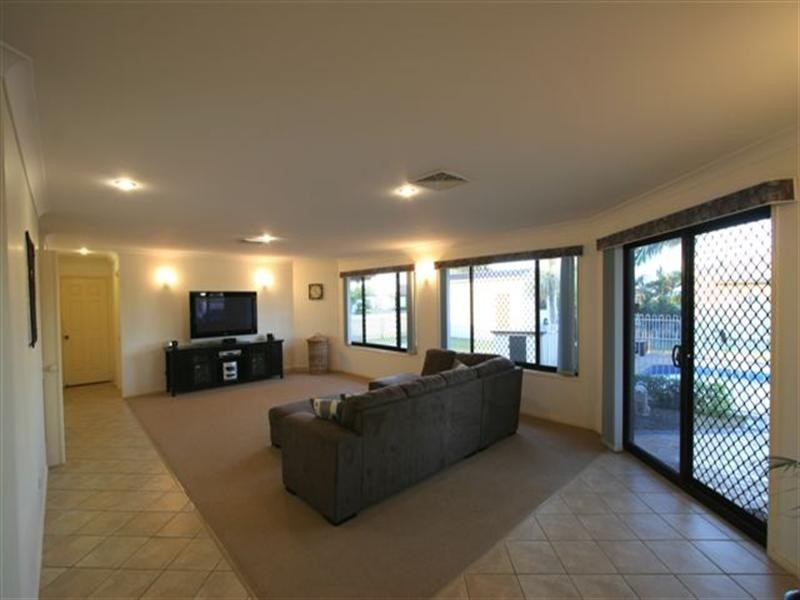 14 Coral Cove Drive, Coral Cove QLD 4670