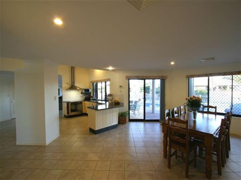 14 Coral Cove Drive, Coral Cove QLD 4670