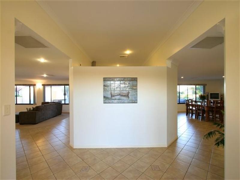 14 Coral Cove Drive, Coral Cove QLD 4670