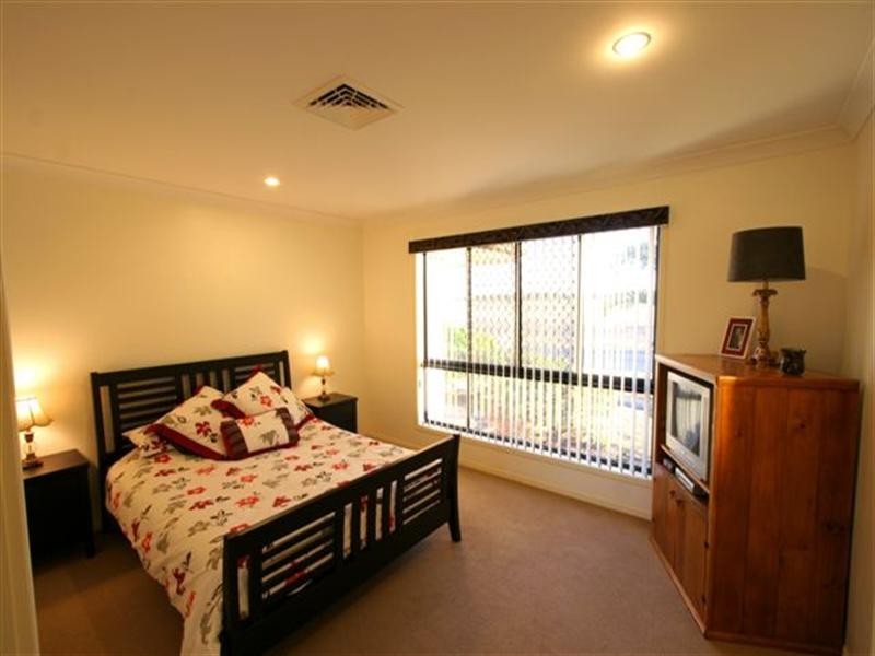 14 Coral Cove Drive, Coral Cove QLD 4670