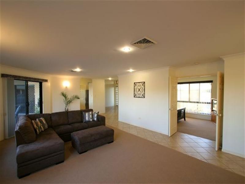 14 Coral Cove Drive, Coral Cove QLD 4670