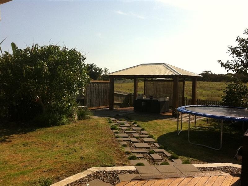 71 Barolin Esplanade, Coral Cove QLD 4670