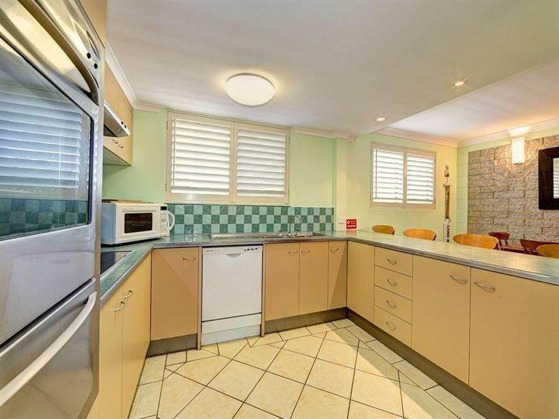 2/41 Esplanade, Bargara QLD 4670