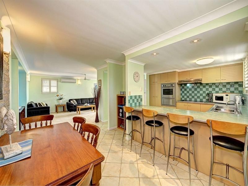 2/41 Esplanade, Bargara QLD 4670