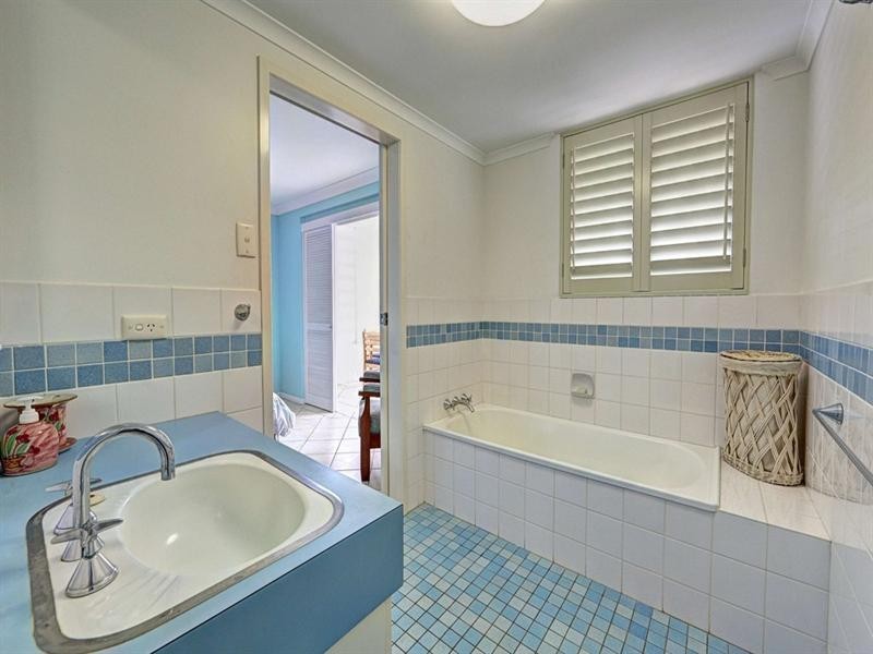 2/41 Esplanade, Bargara QLD 4670