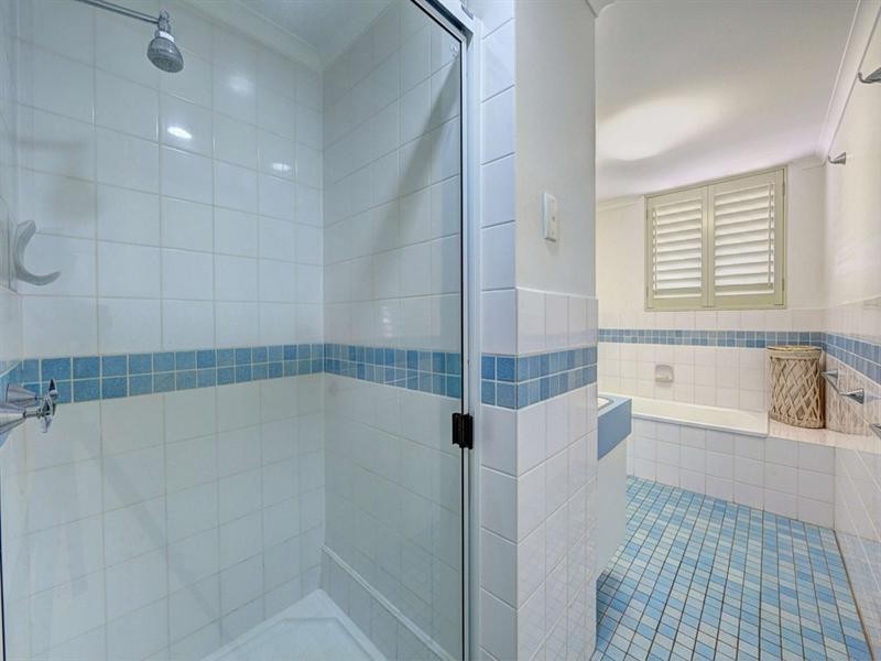 2/41 Esplanade, Bargara QLD 4670