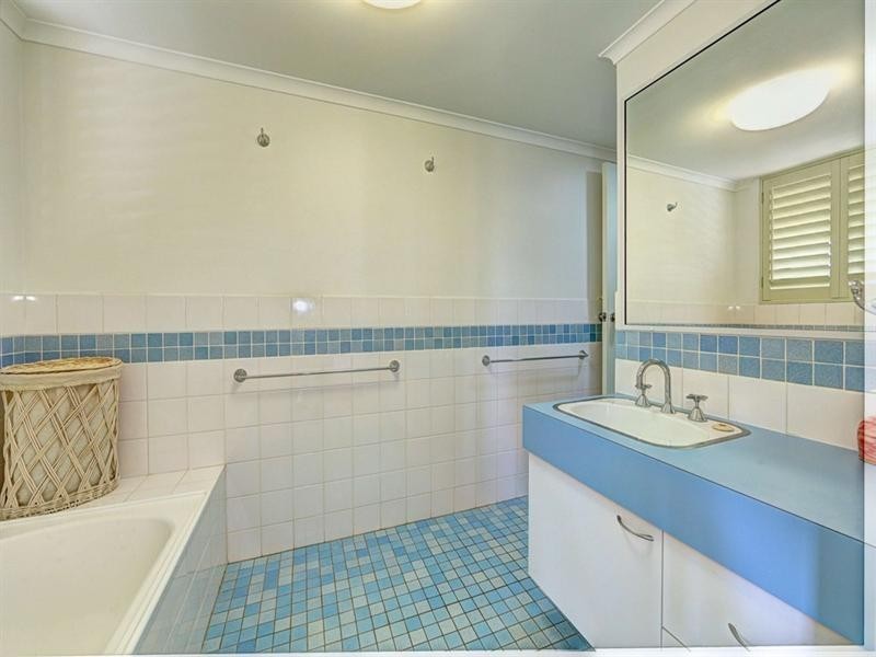 2/41 Esplanade, Bargara QLD 4670