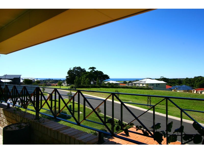 15 Norfolk Crescent, Shell Cove NSW 2529