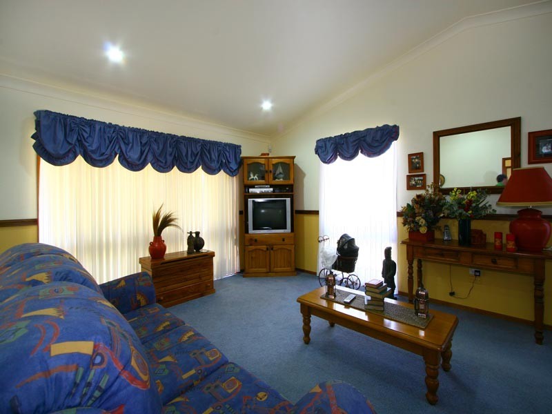 7 Bluegum Place, Barrack Heights NSW 2528