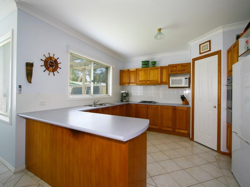 15 Eastern Avenue, Shellharbour NSW 2529