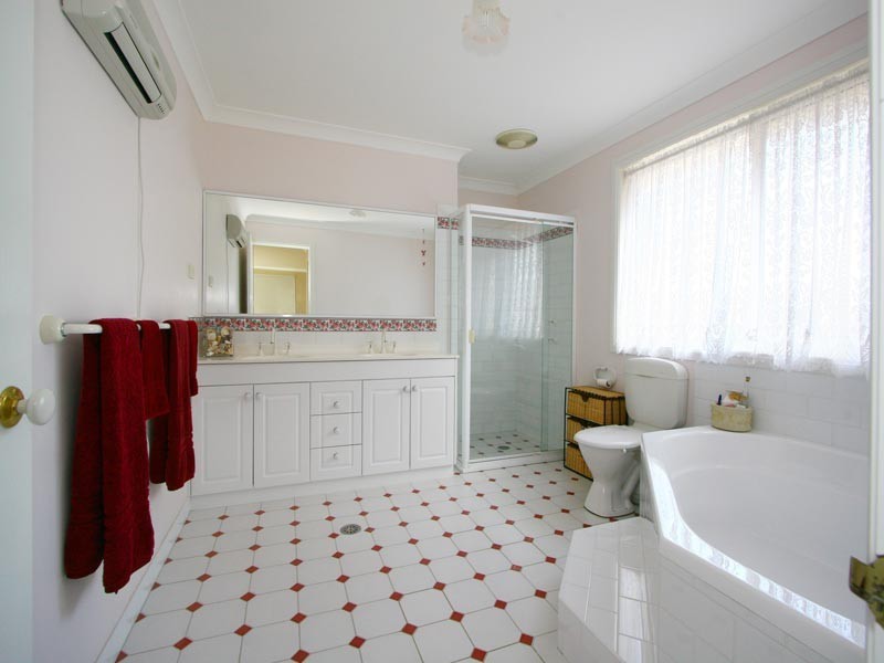 15 Eastern Avenue, Shellharbour NSW 2529