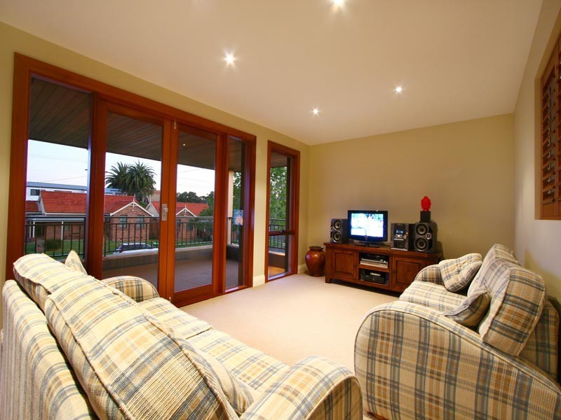 26 Towns Street, Shellharbour NSW 2529