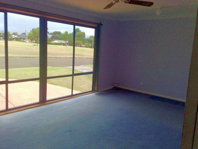 28 Roycroft Avenue, Mount Warrigal NSW 2528