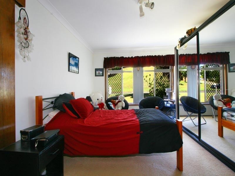 66 Cuthbert Drive, Mount Warrigal NSW 2528