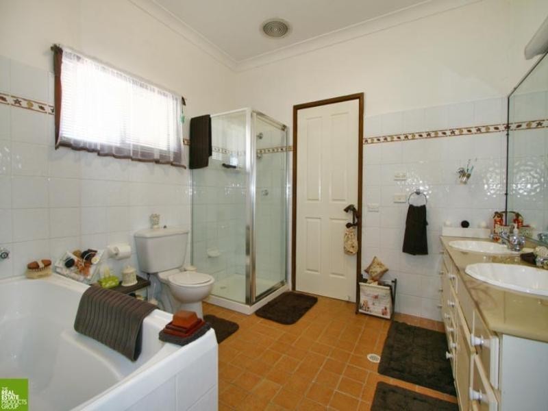 75 The Esplanade, Oak Flats NSW 2529