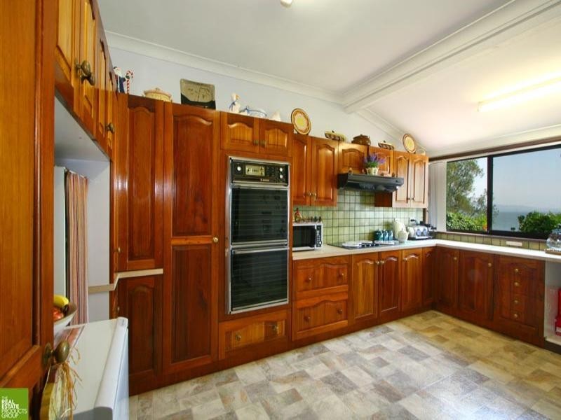 75 The Esplanade, Oak Flats NSW 2529