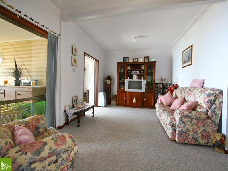 75 The Esplanade, Oak Flats NSW 2529