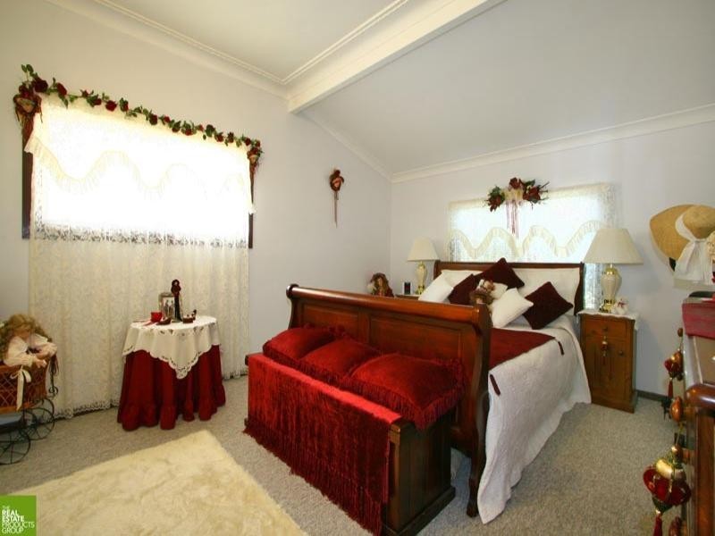 75 The Esplanade, Oak Flats NSW 2529