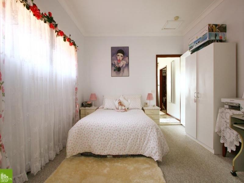 75 The Esplanade, Oak Flats NSW 2529