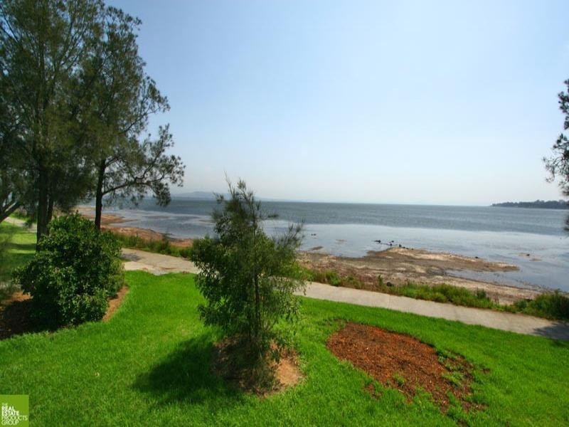 75 The Esplanade, Oak Flats NSW 2529