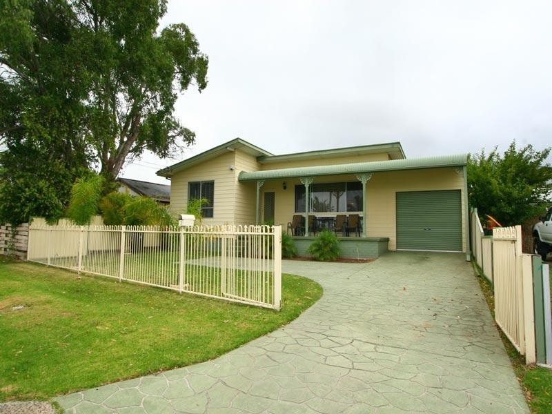 1 McGregor Avenue, Barrack Heights NSW 2528