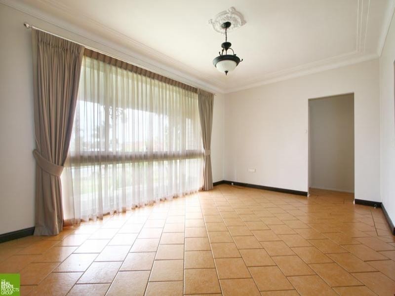 1 McGregor Avenue, Barrack Heights NSW 2528