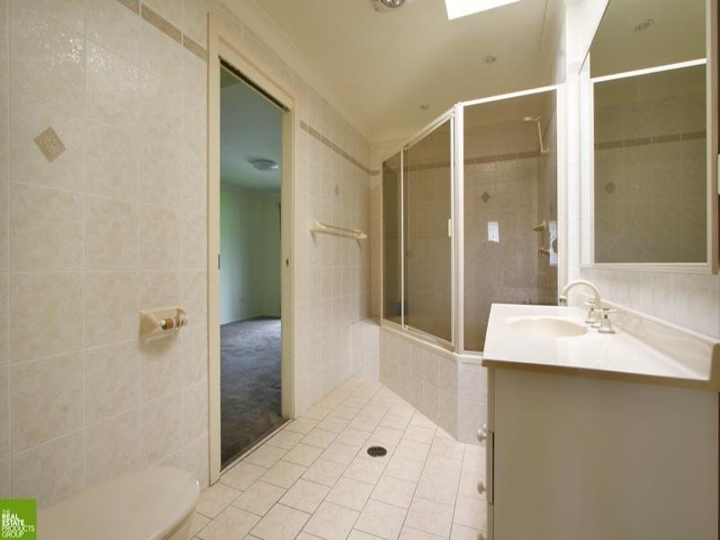 1 McGregor Avenue, Barrack Heights NSW 2528