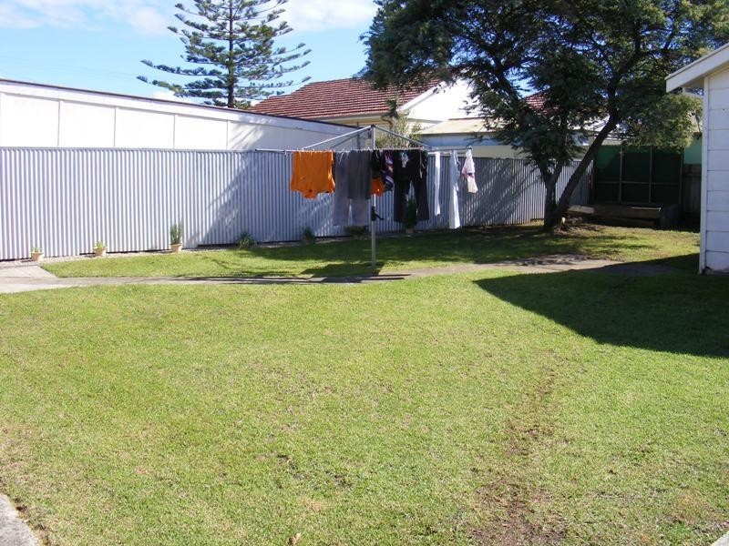 4 Carinmoney Avenue, Warilla NSW 2528