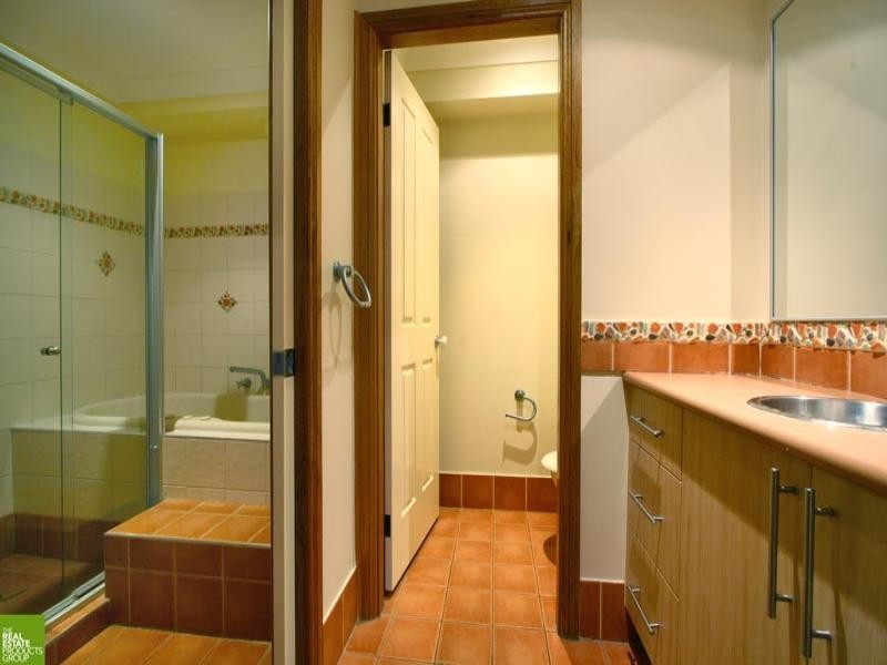 1/8 Cowal Court, Flinders NSW 2529