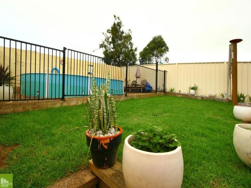 1/8 Cowal Court, Flinders NSW 2529