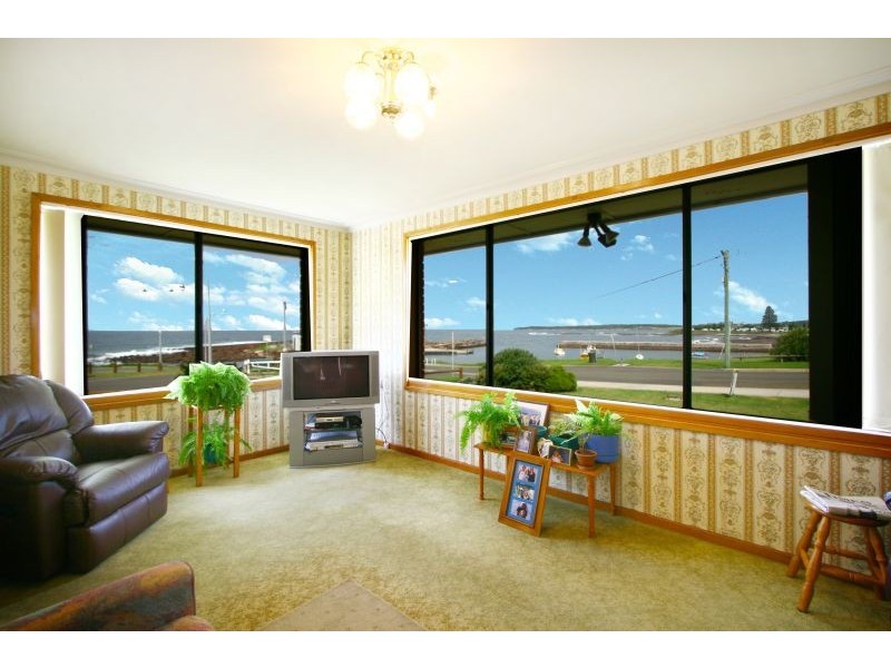 2 Towns Street, Shellharbour NSW 2529