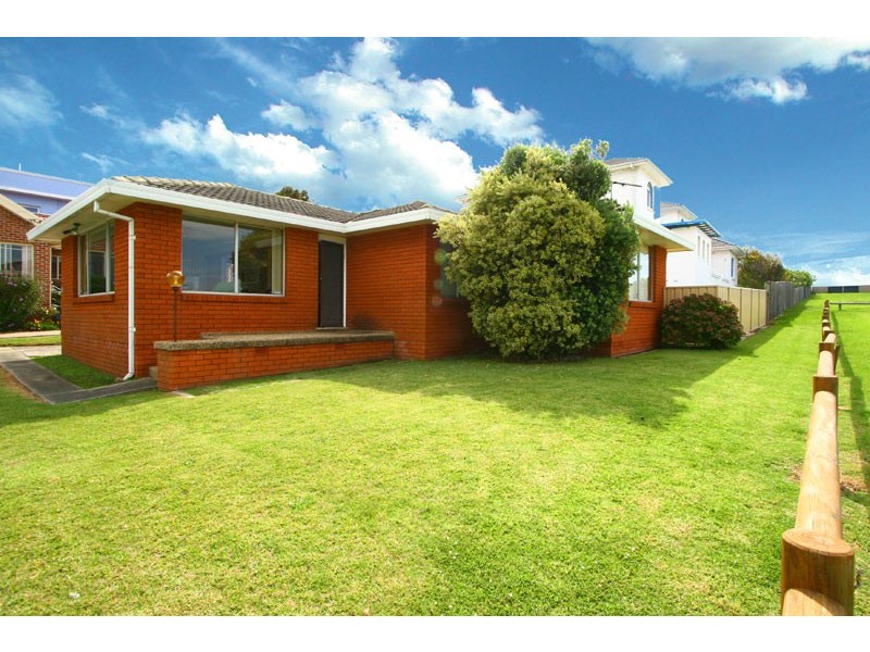 2 Towns Street, Shellharbour NSW 2529