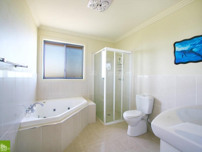 8 Hayman Crescent, Shell Cove NSW 2529