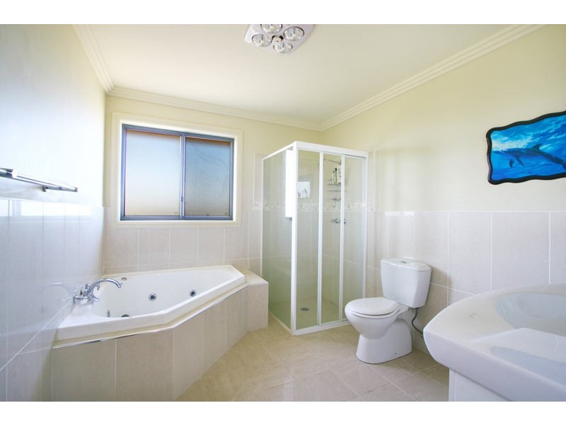 8 Hayman Crescent, Shell Cove NSW 2529