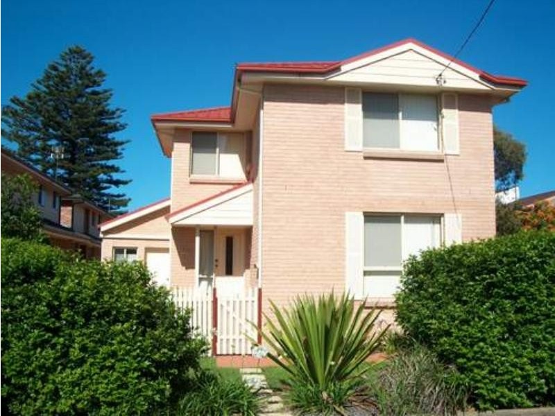 64 Pur Pur Avenue, Lake Illawarra NSW 2528