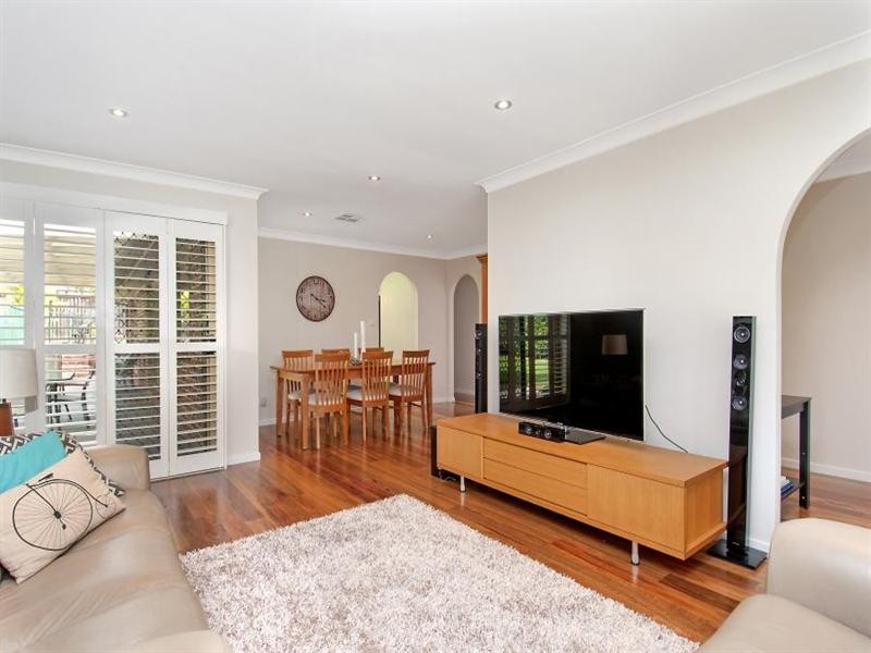 8 Woodgrove Avenue, Cherrybrook NSW 2126